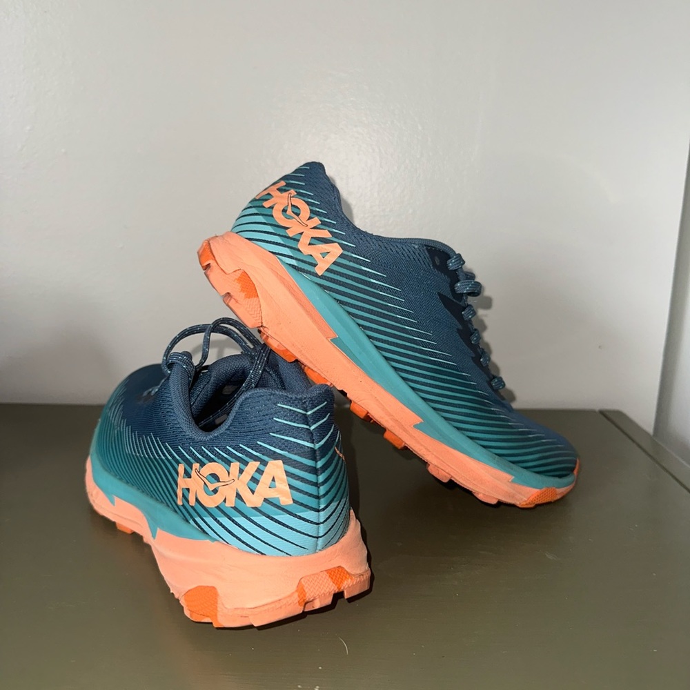 Hokas